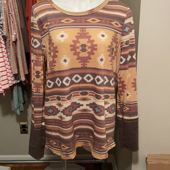 3. Earth Tone Aztec Print Top with Thumbholes - Picture 2 of 2